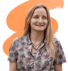 Portrait of Ruth Tuschewski, experienced German teacher at Polyngua, passionate about languages and supporting expats in Switzerland.